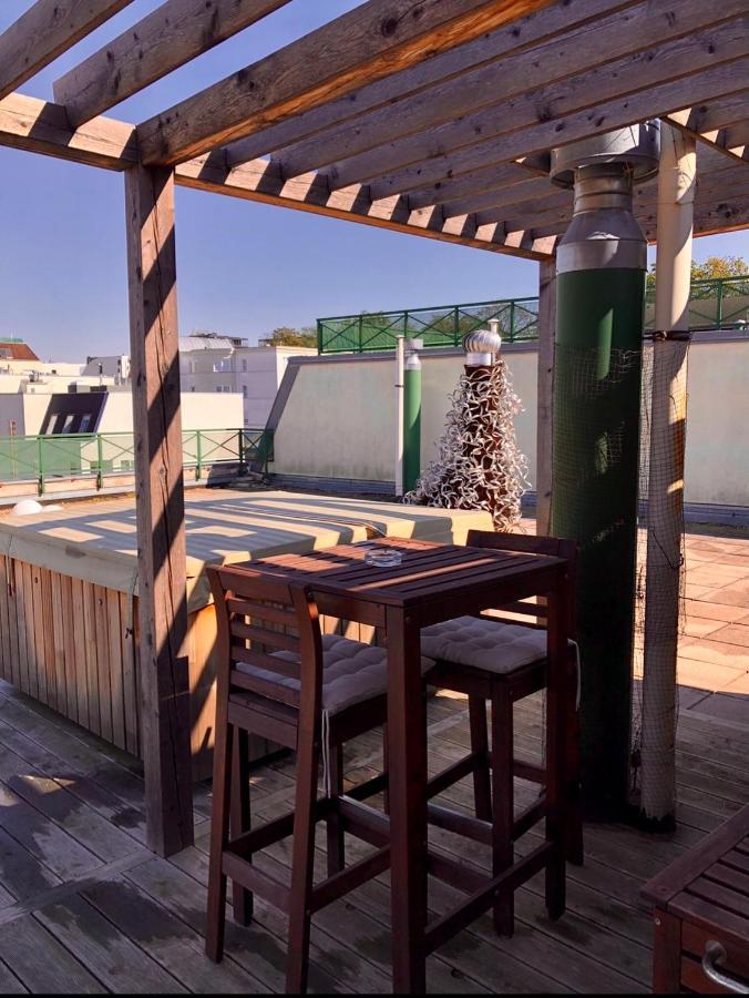 Romantic Studio With Jacuzzi プラハ エクステリア 写真