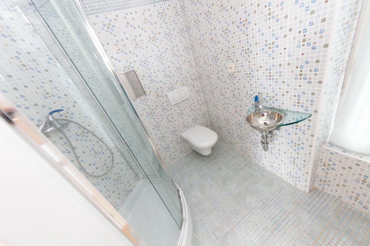 Romantic Studio With Jacuzzi プラハ エクステリア 写真